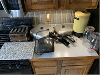 Kitchen appliance and accessory lot