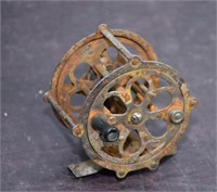 ANTIQUE FISHING REEL ! -UP-L