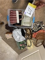 Tote of purses & bags