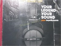 Beyer Dynamic DT 990 Pro headphones