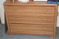 Three drawer dresser,