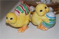 Ceramic chick salt and pepper shakers