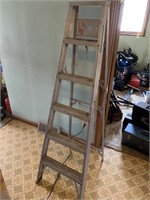 Aluminum step ladder, one broken support