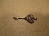 925 Goldtone Key w/CZ Stones-2.9 g