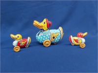 Wyandot Toys Duck and Ducklings (Wind Up)