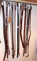 GROUPING OF BELTS AND BUCKLES, MEN'S TIES AND