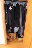 GROUPING OF MEN'S AND WOMEN'S COATS, JACKETS, AND