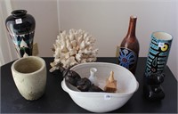 GROUPING OF ASSORTED POTTERY