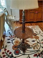VINTAGE BRASS  & WOOD END TABLE FLOOR LAMP