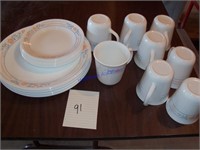 8 pc. Correl set, plates & cups