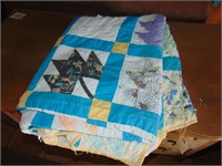 nice old quilt, tulip pattern? maple leaf?