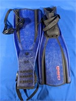 Mares Size XS Flippers with goggles