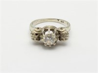 Ladies 18kt white gold engagement style ring