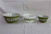 Set of Pyrex bowls, 8.5, 7 and 5.5"