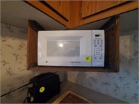 SMALL CLEAN MICROWAVE