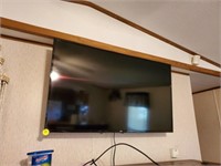 WORKING FLATSCREEN ONN TELEVISION / MOUNT