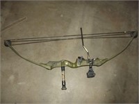 Bear Compound Bow w/Sights & Limb Saver