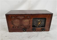 1940s Zenith Tube Radio, Wood Case