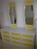 Triple Dresser w/2 Mirrors and Reversible Panels