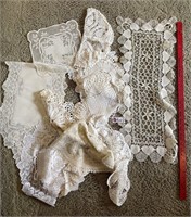 LACE DOILIES & RUNNERS