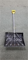 True Temper plastic 18 inch push shovel, new,