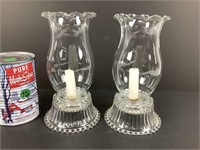 2 chandeliers genre lampe à l'huile en verre