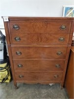 5 drawer chest of drawers dresser.   very clean