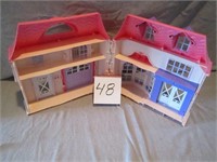 Plastic dollhouse