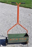 Scotts metal lawn spreader