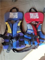 2 kids life jackets