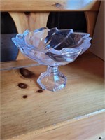 pedestal dish