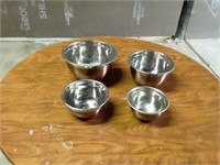 4 mixing bowls