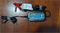 4.5 AMP BATTERY CHARGER AND MAINTAINER