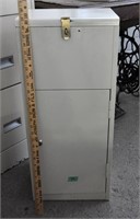 Metal storage cabinet - info