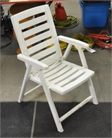 Plastic folding lawn chair