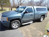 2009 Chevrolet Silverado truck w/ topper - 2 wheel