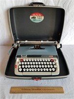 Smith Corona Classic 12 Typewriter w/ Case