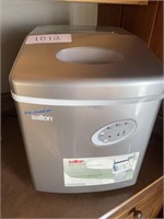 SALTON Ice machine- In great working condition