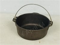 cast iron pot- 5 qt  Wagner Ware- no lid