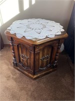 2 bedside tables