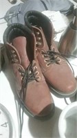 Lightly used brown work boots I did not find the