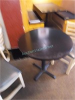 round pedestal table wit 2 chairs