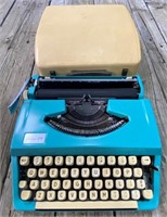 Deluxe 100 Typewriter with Case