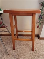 Saddle bar stool