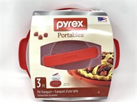 New 3 piece Pyrex pie transport