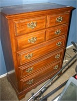 5 Drawer chest of Drawers