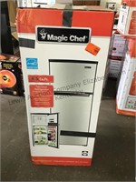 Magic Chef 4.5 cu. ft. Refrigerator/freezer.