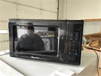 Magic Chef countertop microwave oven. Tested and
