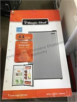 NEW Magic Chef 4.4 cu. ft. Compact Refrigerator.
