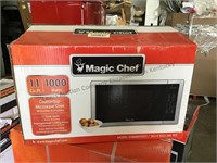 Magic Chef 1.1 cu. ft. Countertop microwave oven.